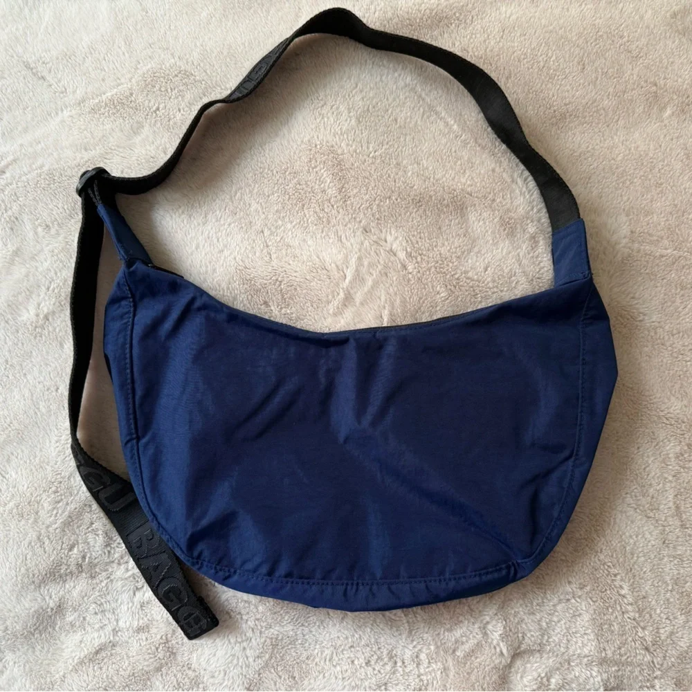 BAGGU Medium Nylon Crescent Bag Navy Black Strap NWOT - Picture 6 of 13